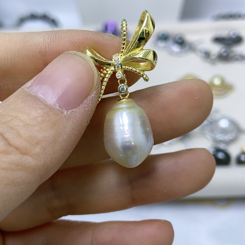 【闪购商品】海水珍珠颈饰银S925镶嵌暖*的