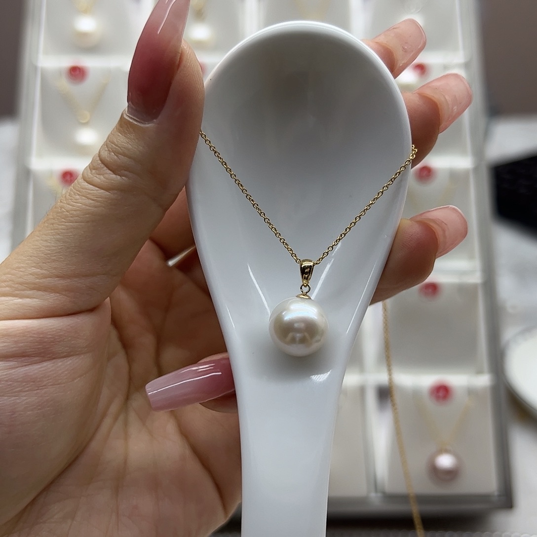 淡水珍珠18K金镶嵌颈饰