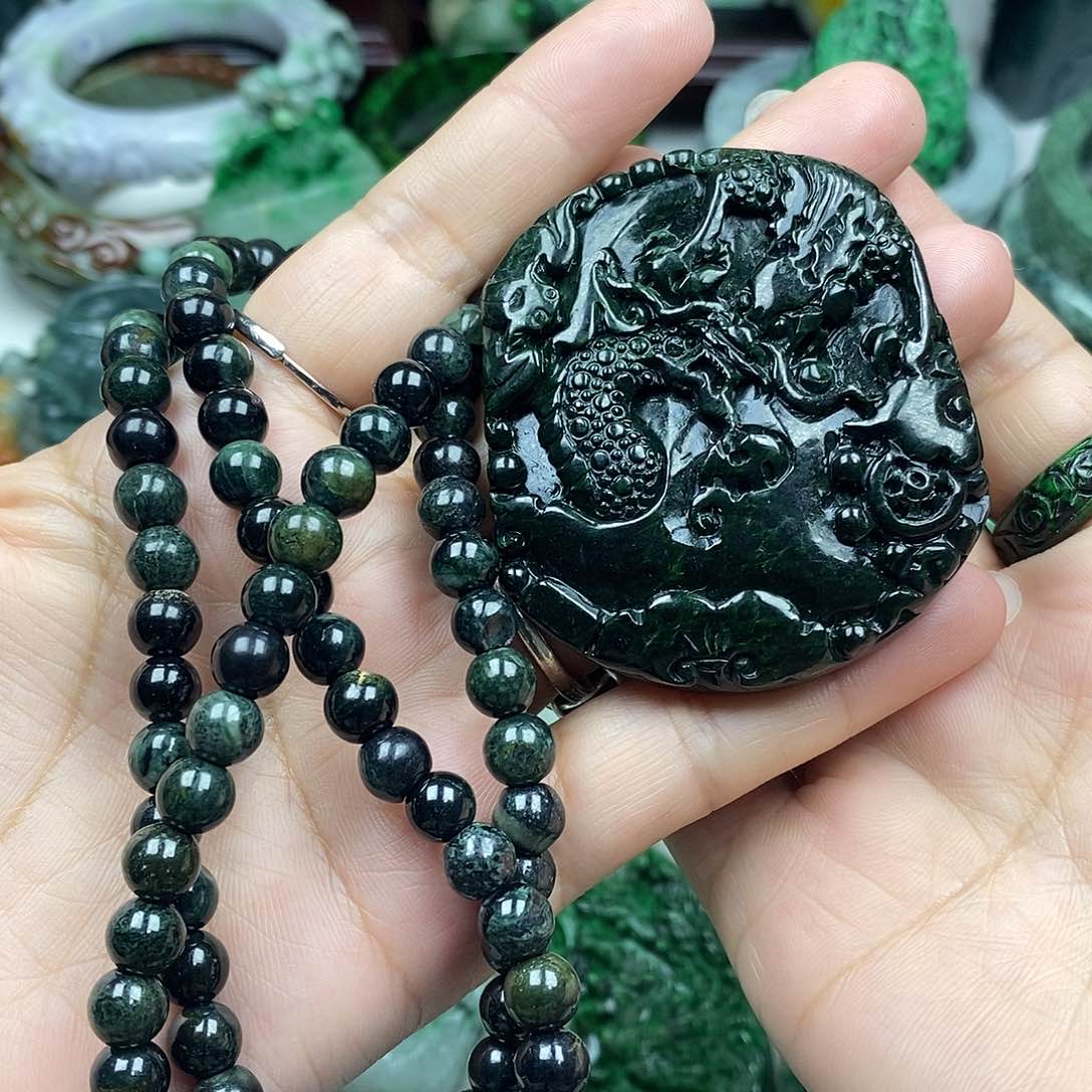 颈饰未镶嵌翡翠暗**影牌子