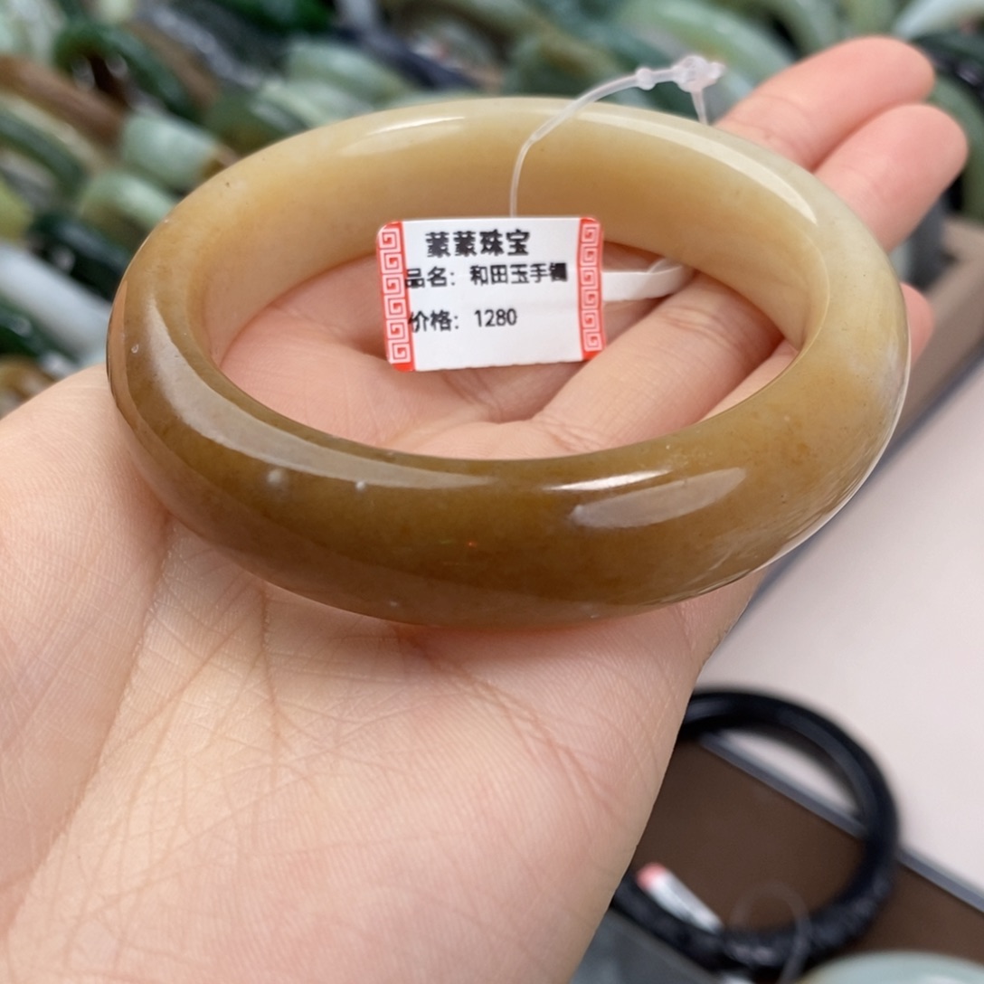 小***w和田玉未镶嵌颈饰且末糖手镯55#