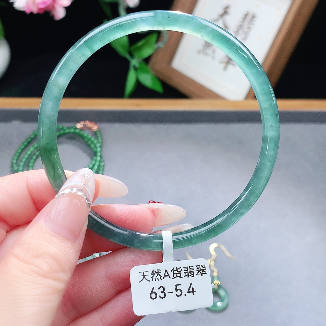 翡翠手镯（圆镯）未镶嵌