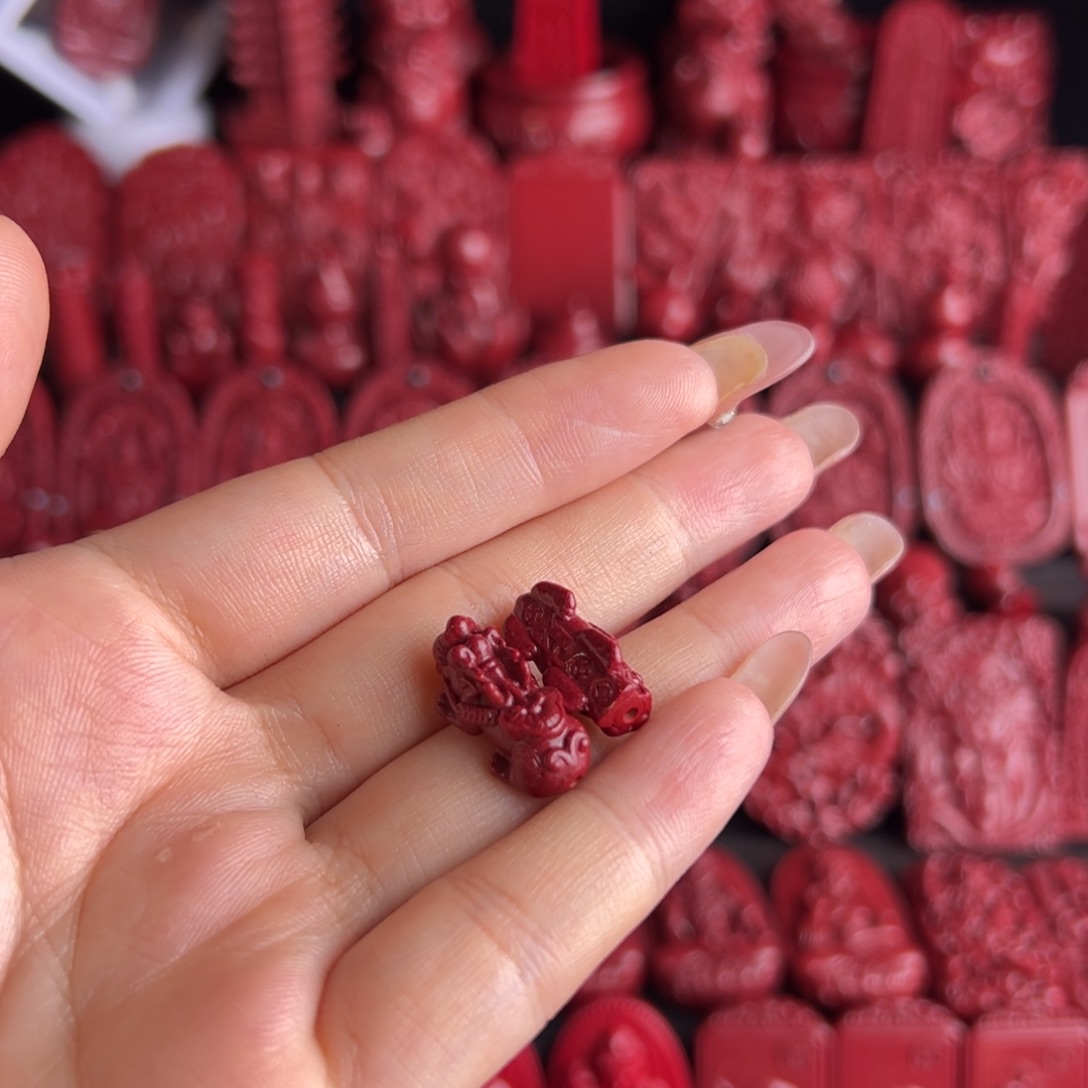 天然辰砂两个8块的貔貅