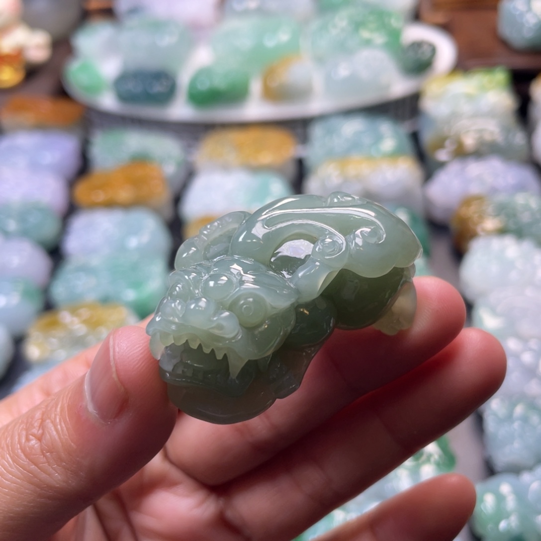 和田玉（青玉）未镶嵌颈饰貔貅