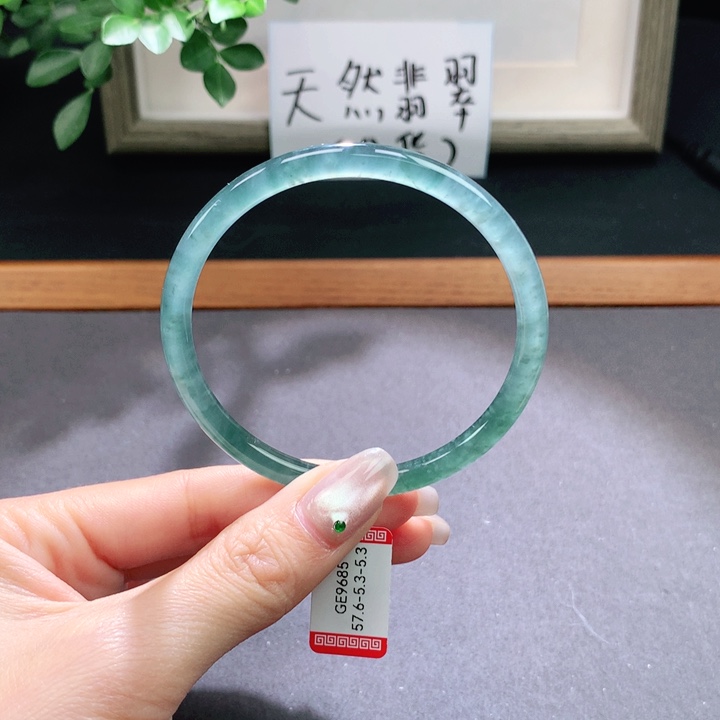 翡翠手镯未镶嵌天然翡翠手镯