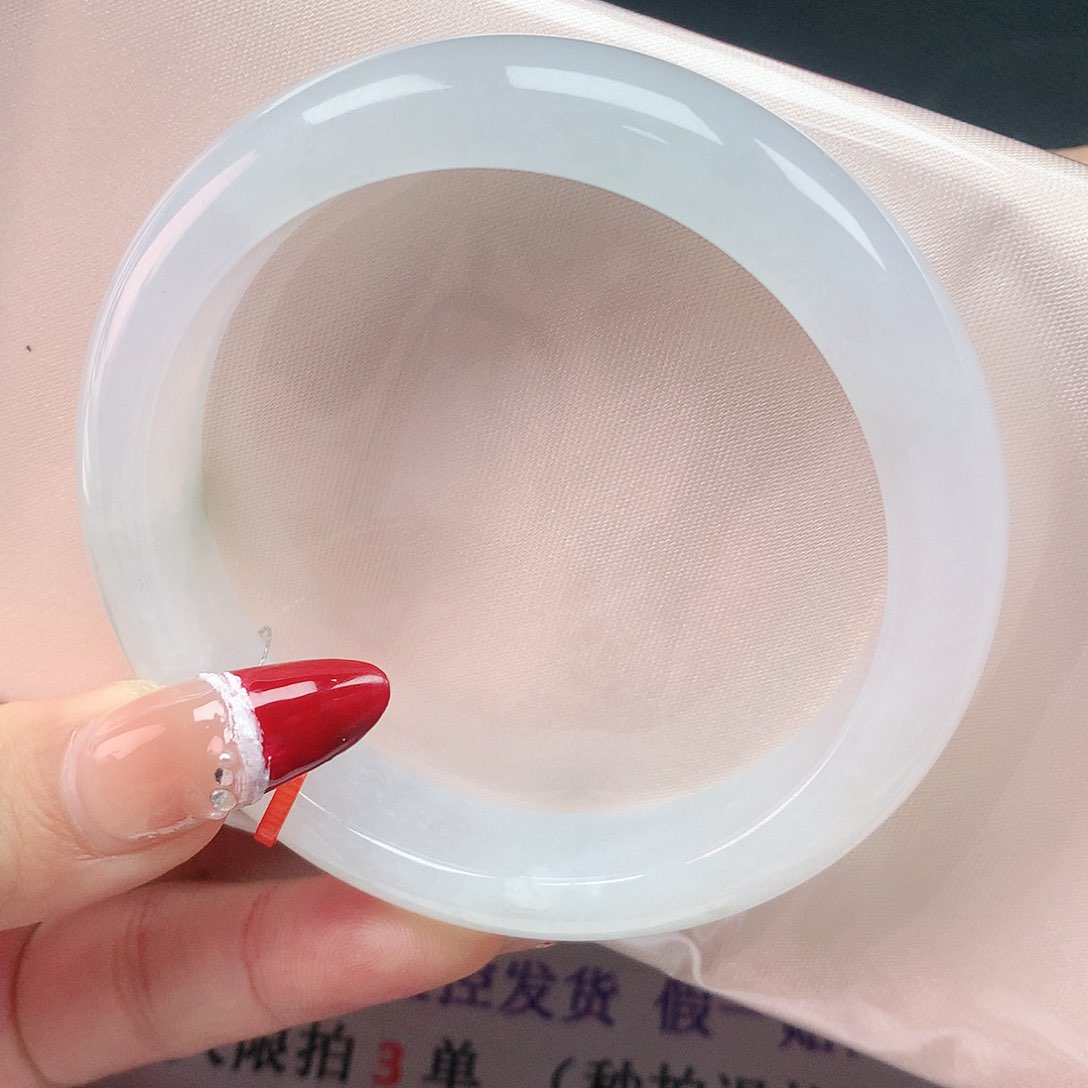 翡翠手镯未镶嵌59圈