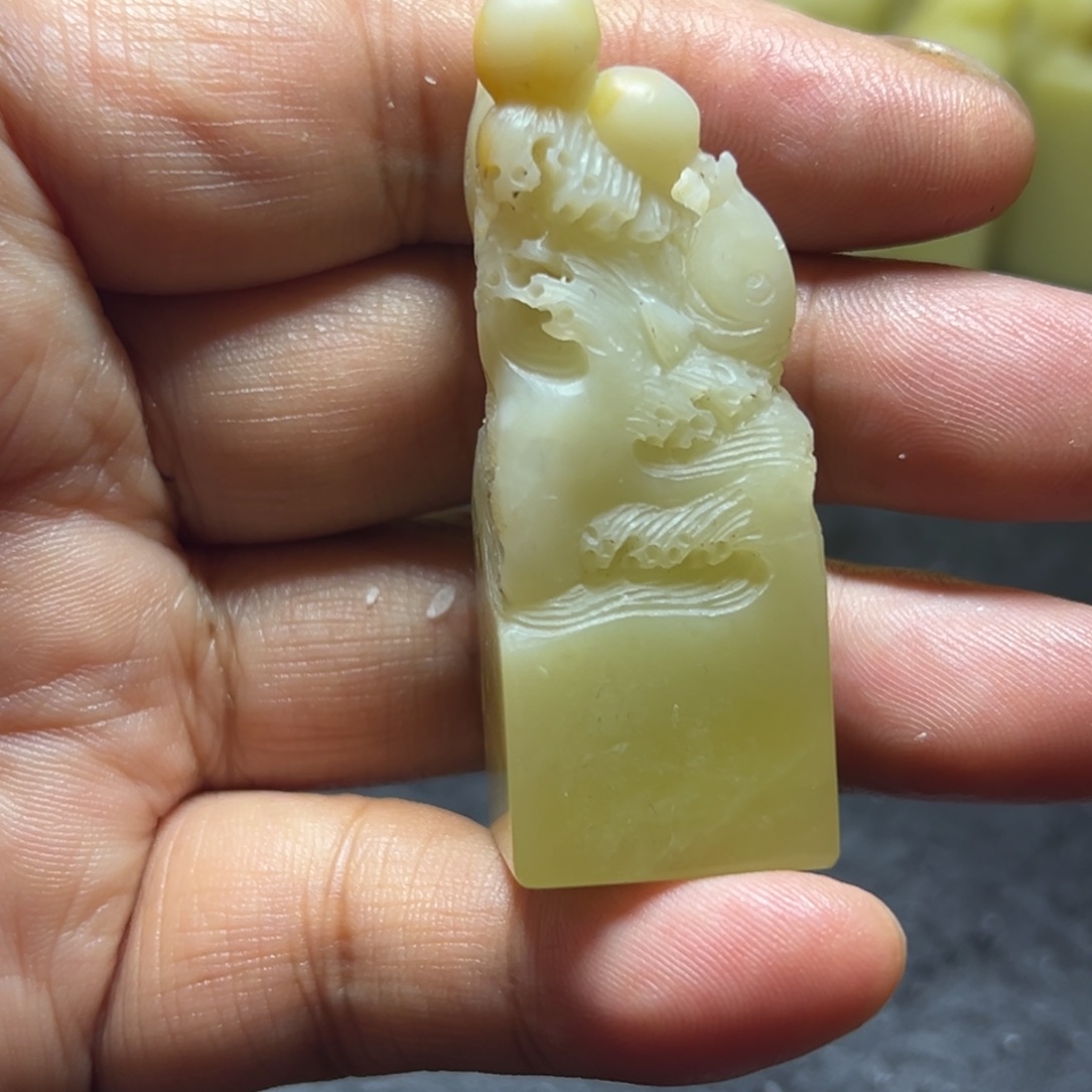 青田石青田封门灯光冻