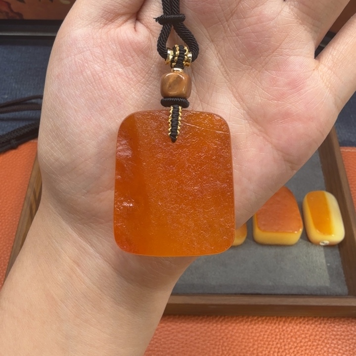 蜜蜡未镶嵌吊坠(赠链)