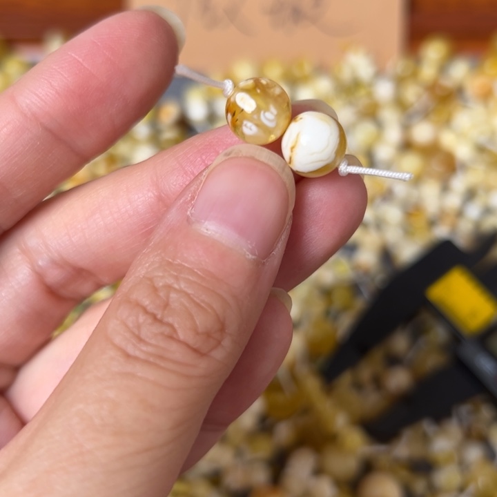 蜜蜡未镶嵌裸石9mm一对