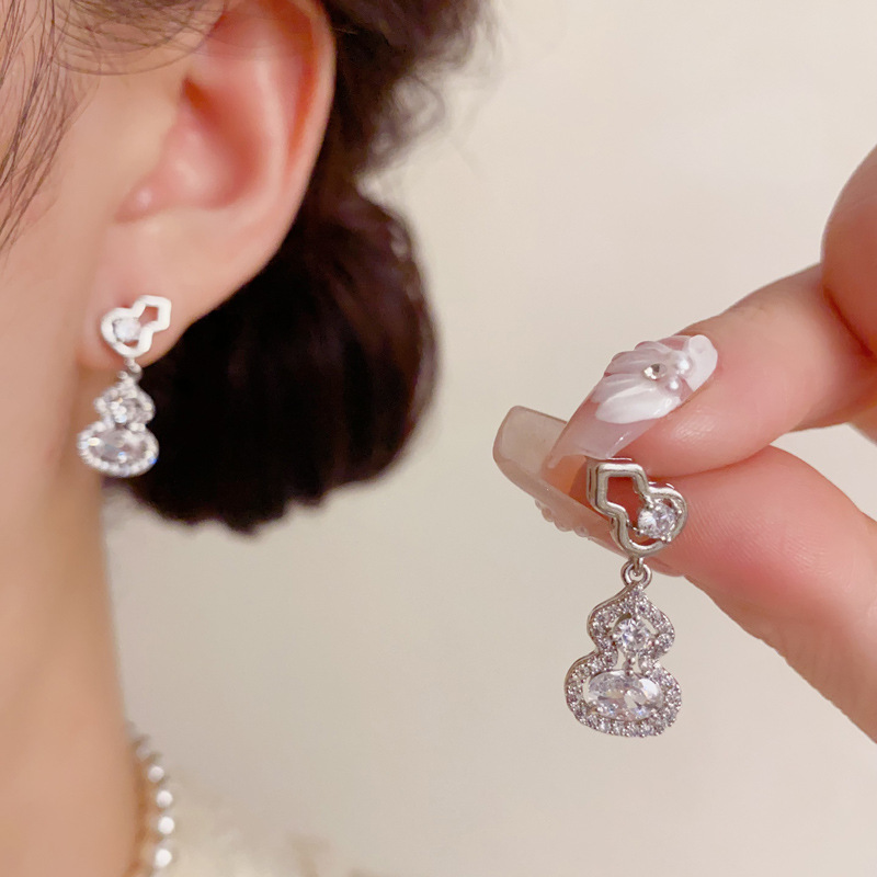 黄铜锆石耳饰 微镶锆石花卉造型耳坠简约时尚高品质女式轻奢百搭