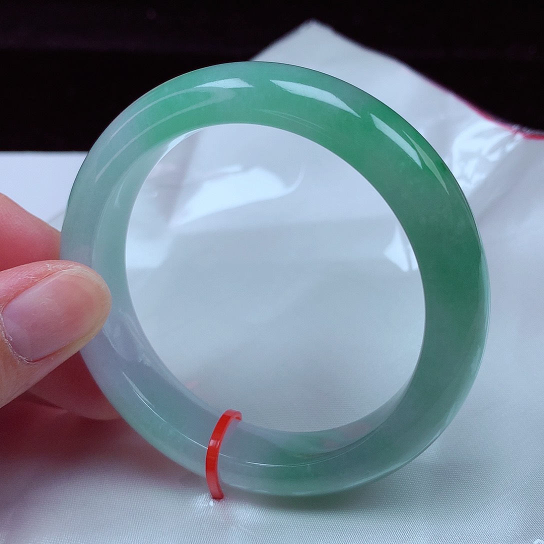 翡翠手镯未镶嵌55圈