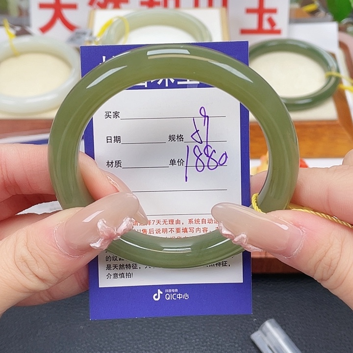 和田玉未镶嵌手镯