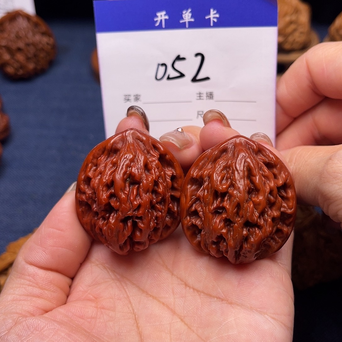 文玩核桃吊坠麦穗虎头37