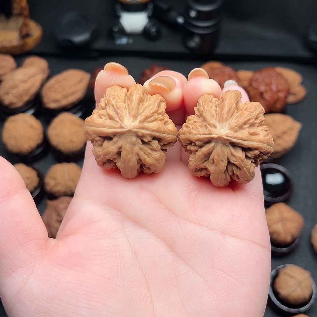 文玩核桃把件粗筋王L