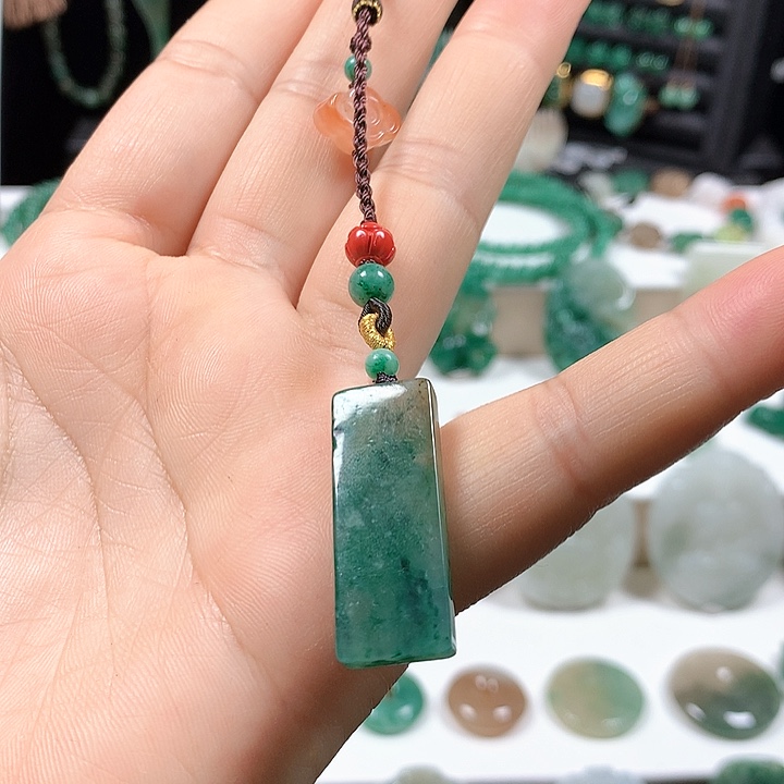 未镶嵌独山玉颈饰