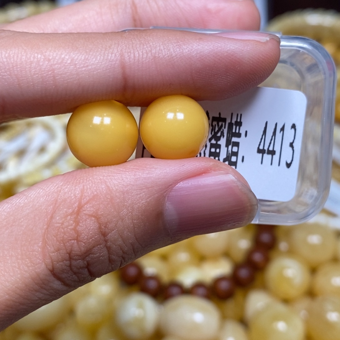 蜜蜡未镶嵌珠宝奇石4413