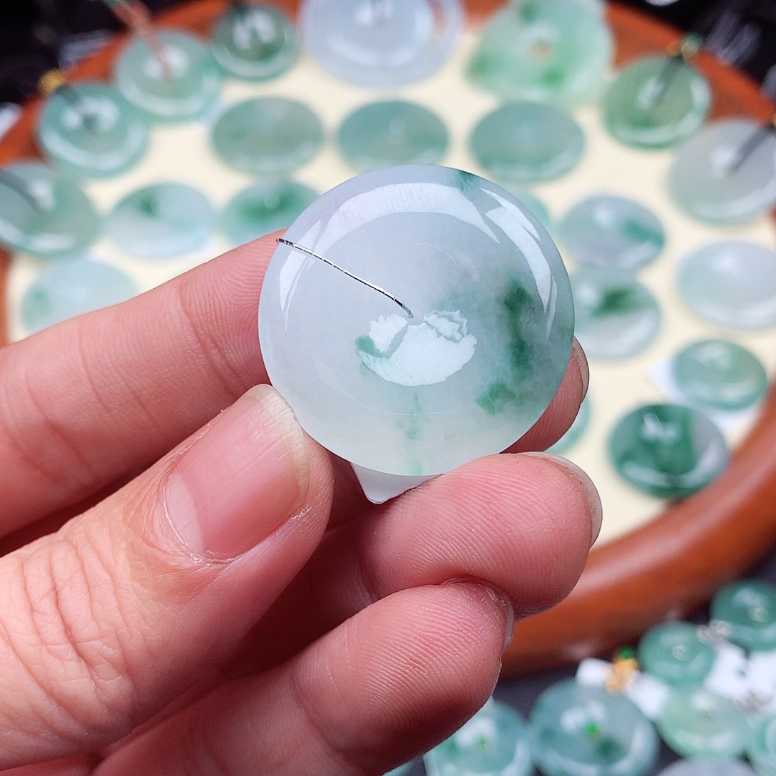 翡翠颈饰未镶嵌?*…平安扣