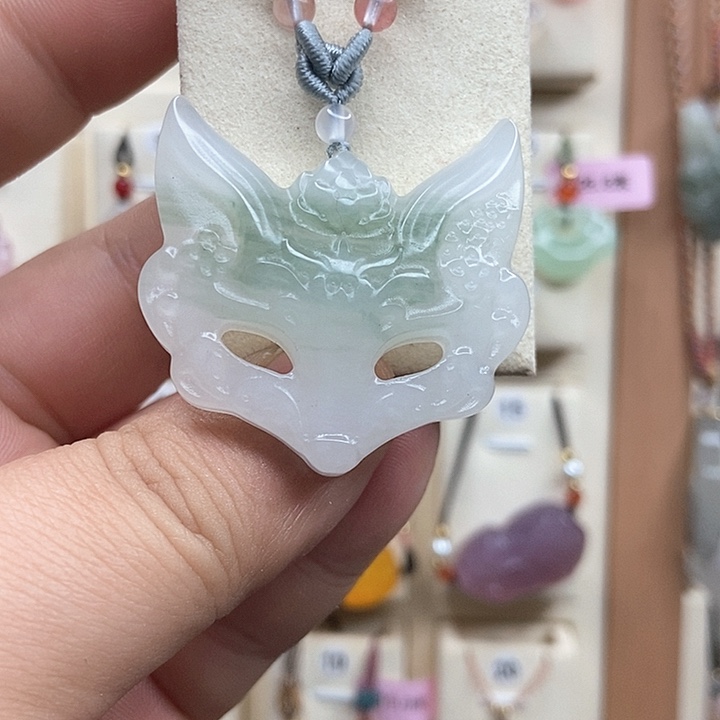 石英质玉颈饰未镶嵌淡****）