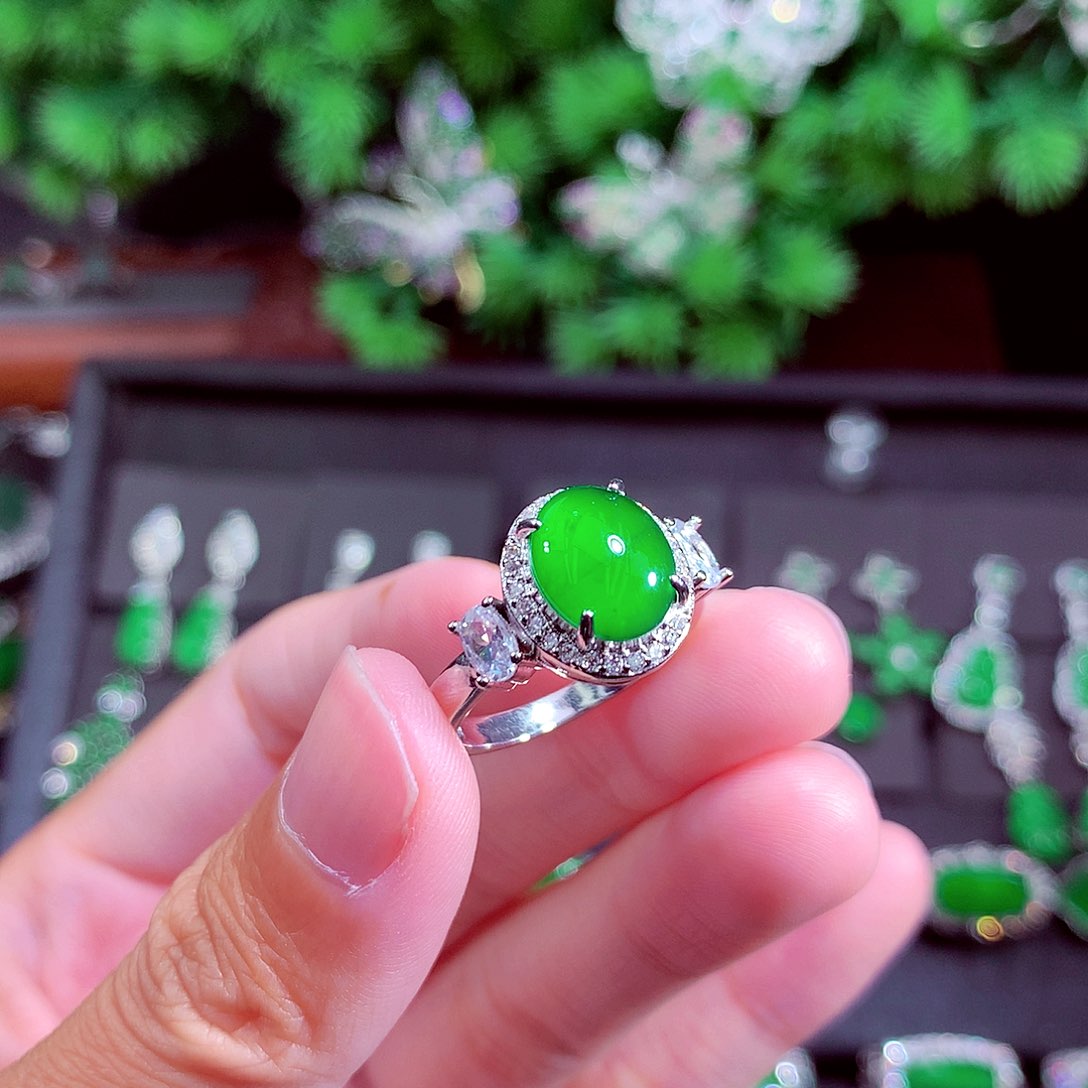 颈饰未镶嵌翡翠天然