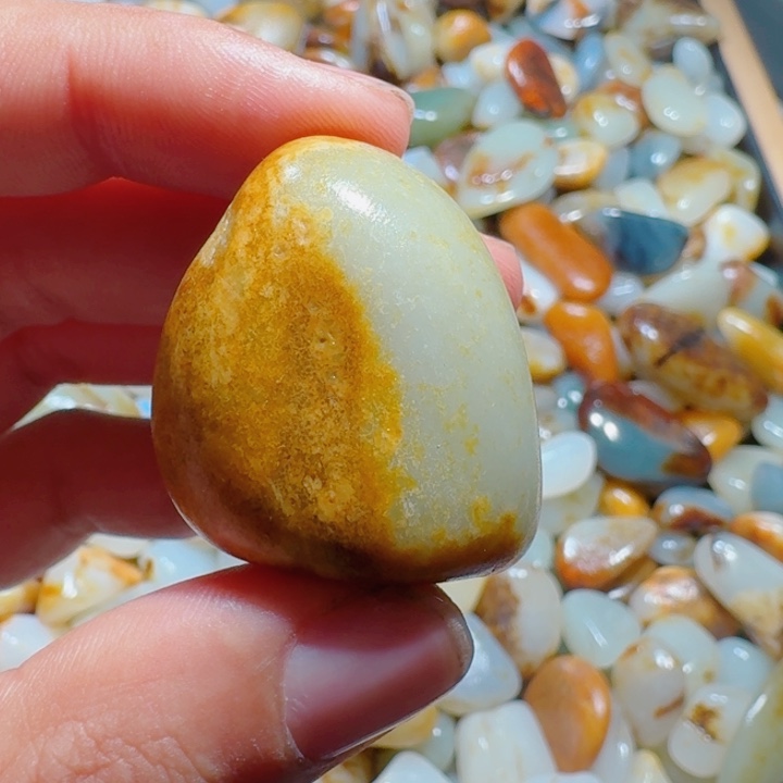 和田玉（糖玉）未镶嵌颈饰30克