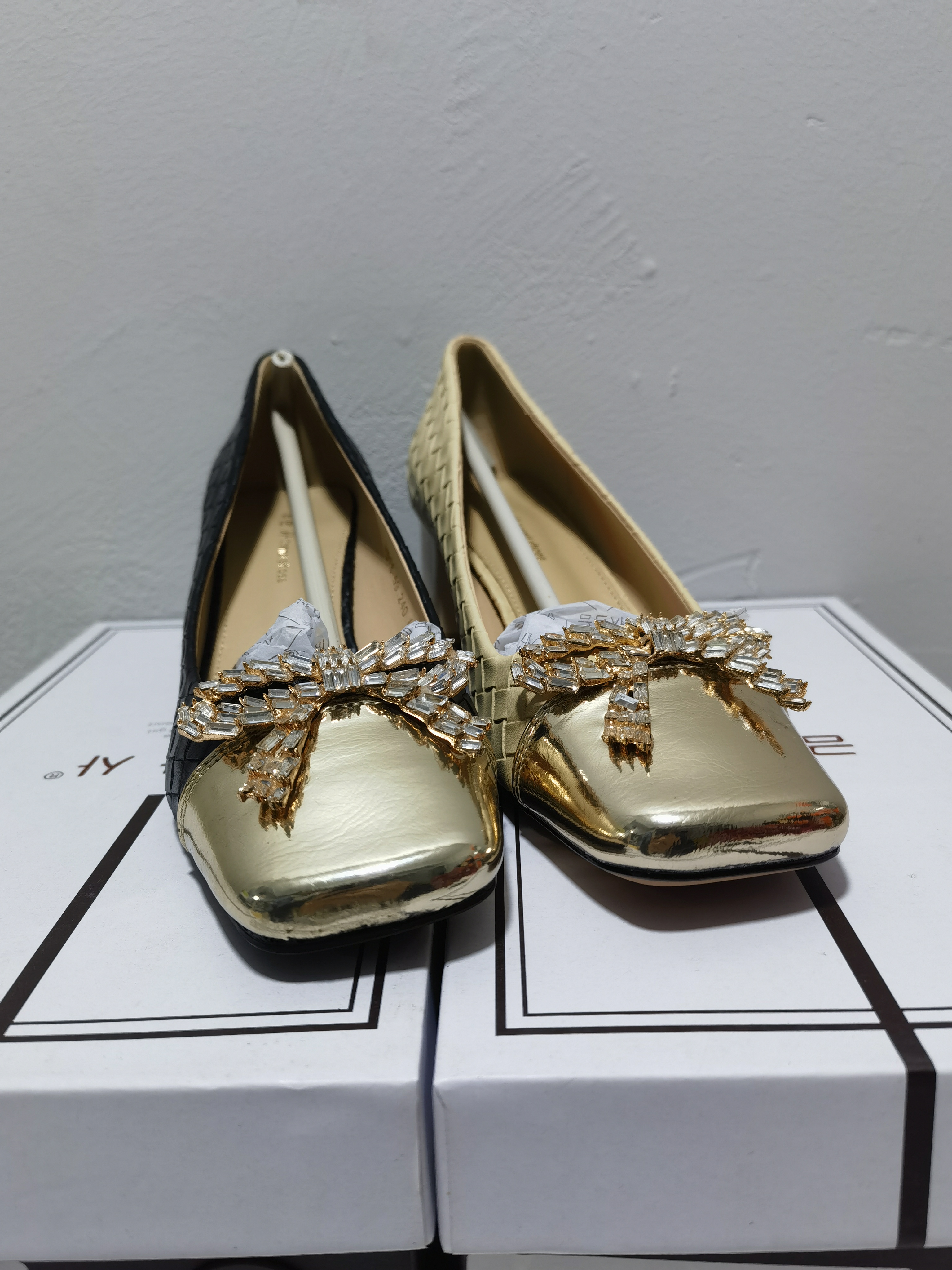 H978-59黑色杏色蝴蝶结带钻编织款单鞋