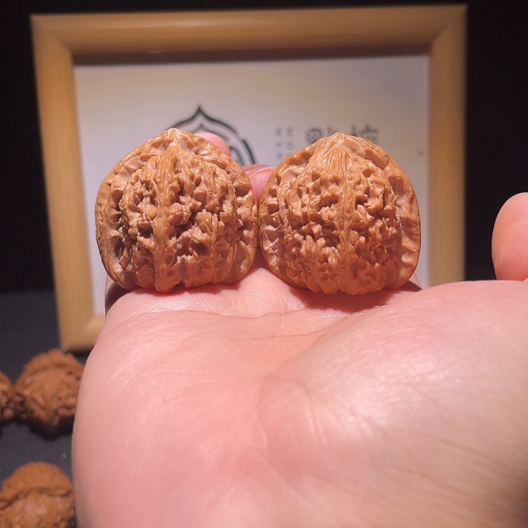 文玩核桃把件38全品三角白