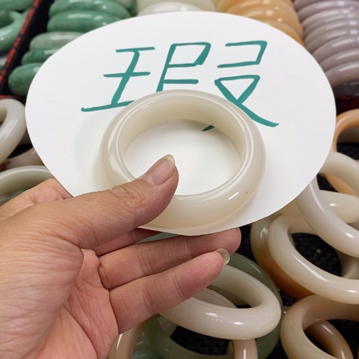 s***r石英质玉未镶嵌手镯