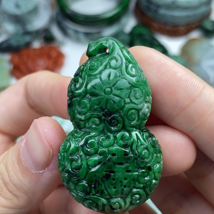 颈饰未镶嵌翡翠人****逢