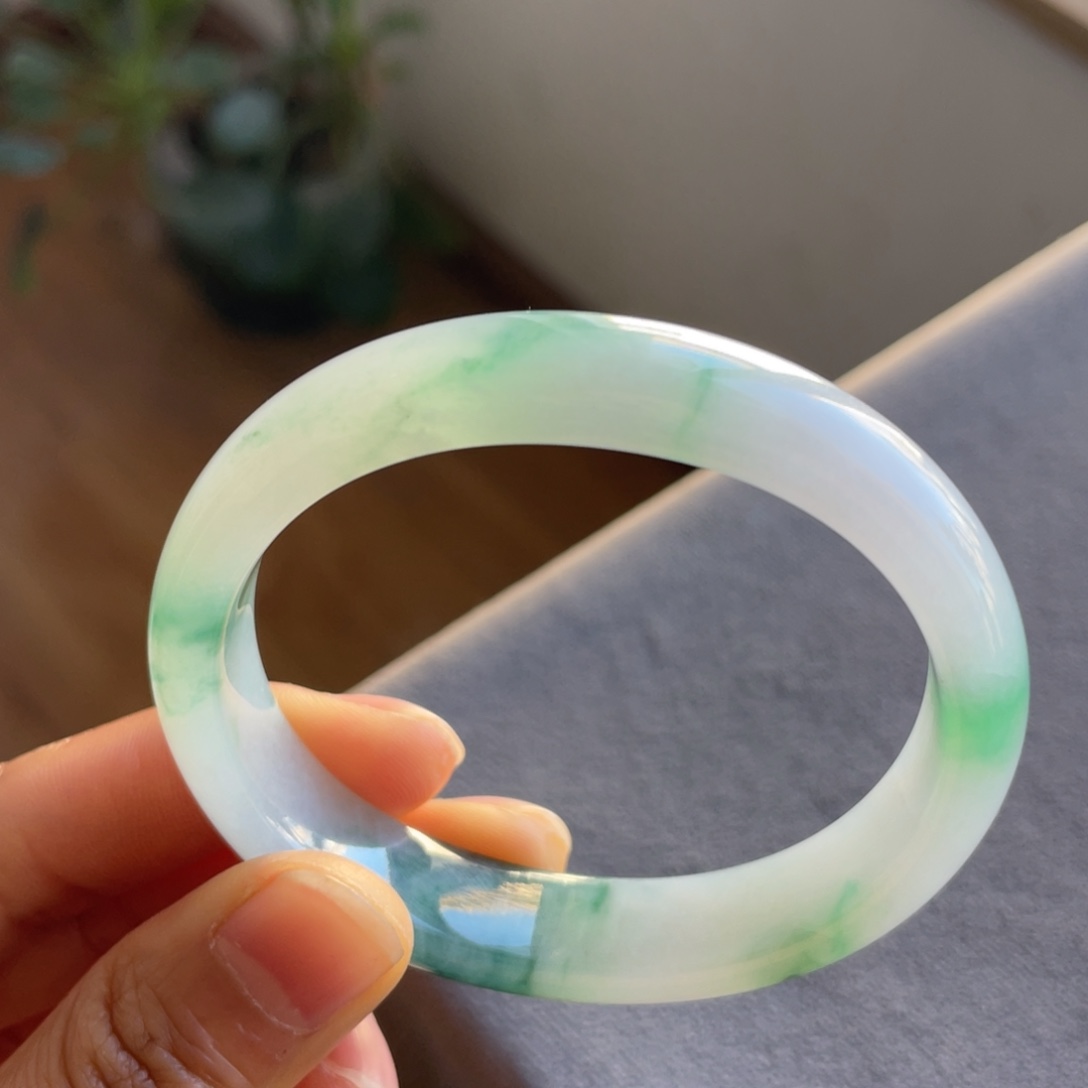 翡翠未镶嵌手镯绿花贵妃