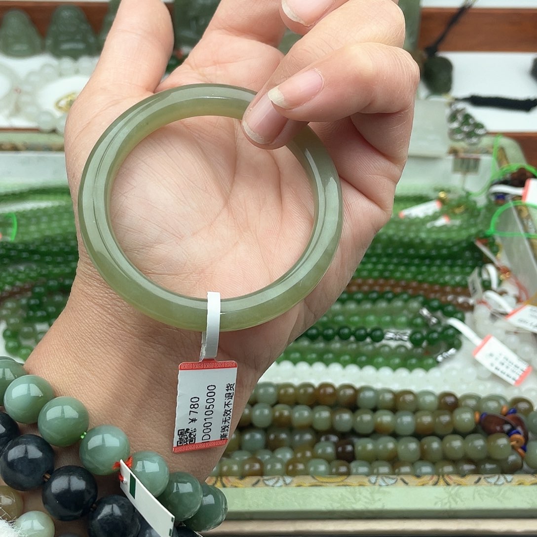 和田玉手镯未镶嵌