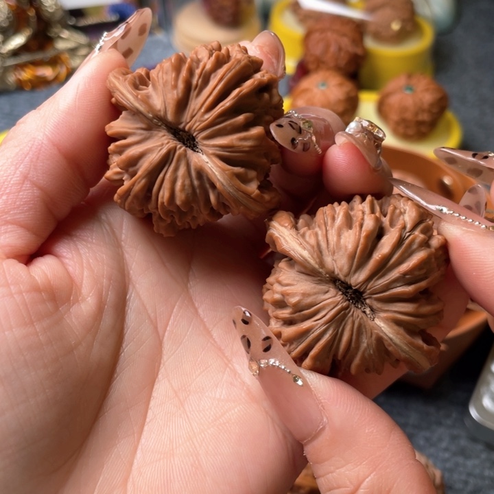 文玩核桃把件人**醒四座楼