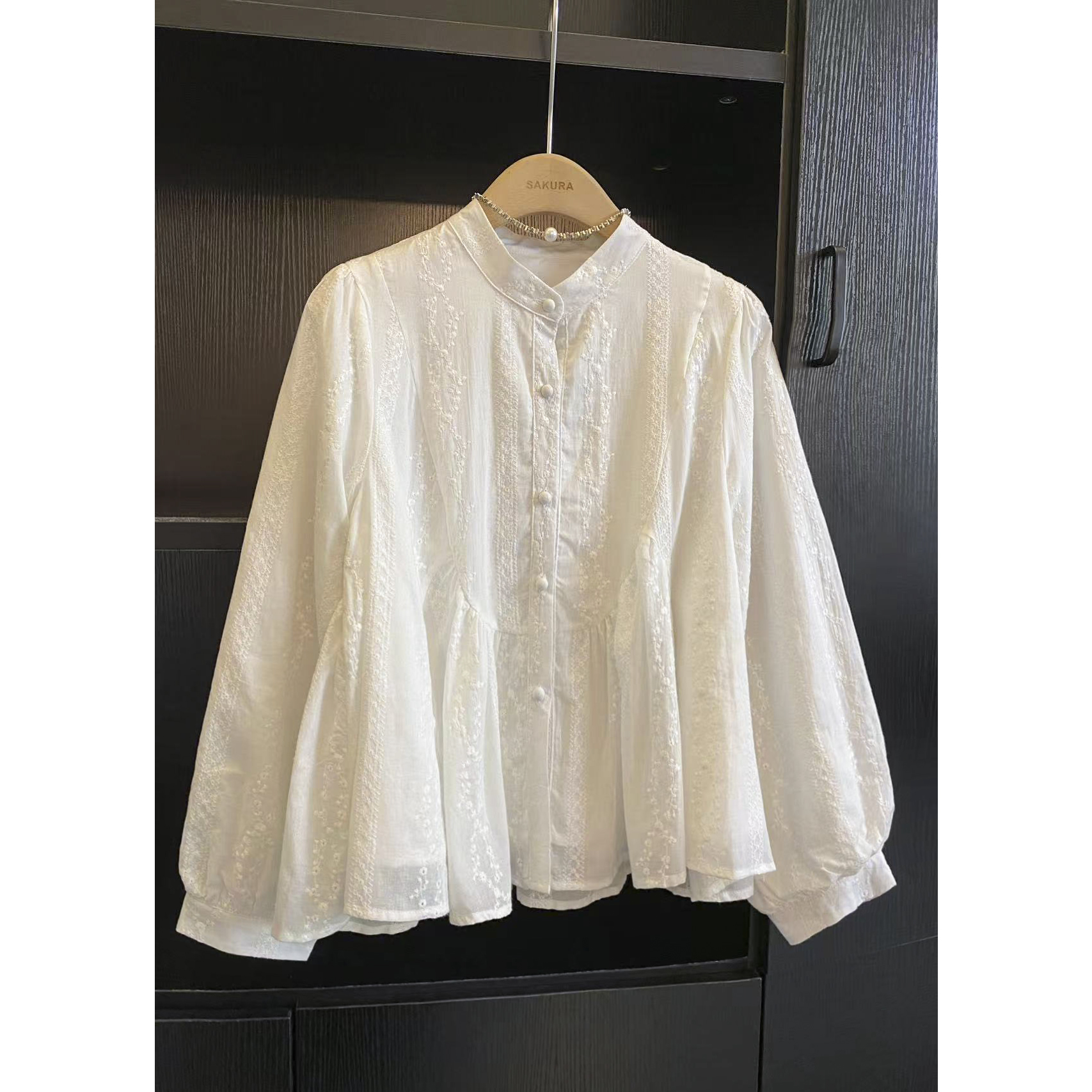 璎婲sᴀᴋᴜʀᴀ【春野织锦】岚韩版立领单排布包扣重工刺绣百搭气质衬衫