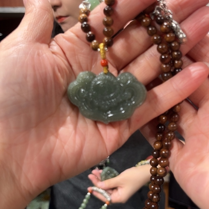 吊坠(赠链)未镶嵌和田玉（碧玉）