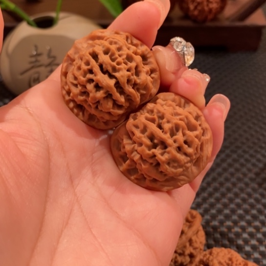 ****，文玩核桃吊坠36.5全品秦闷