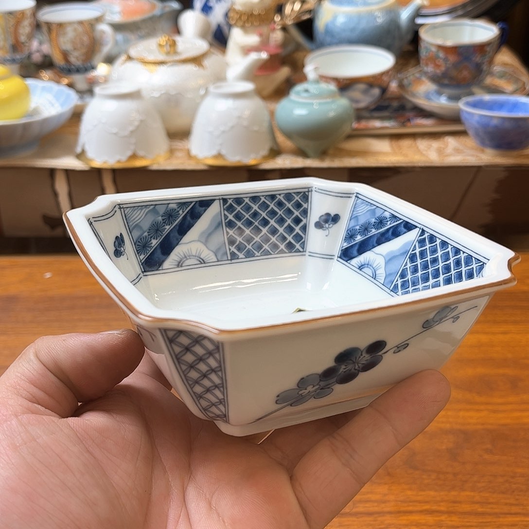 盖碗在家门口吃完早餐回来吃早餐