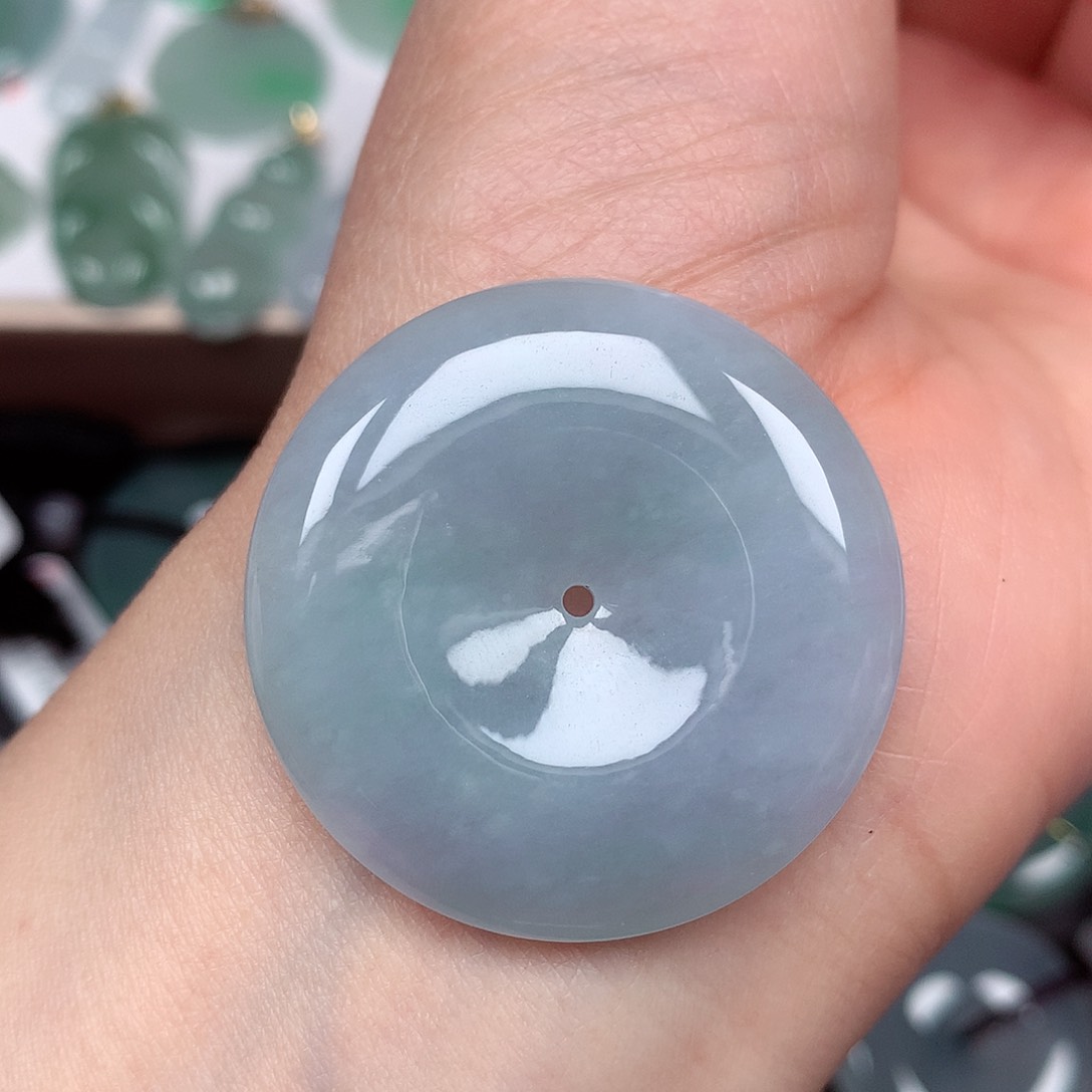 翡翠颈饰未镶嵌平安扣