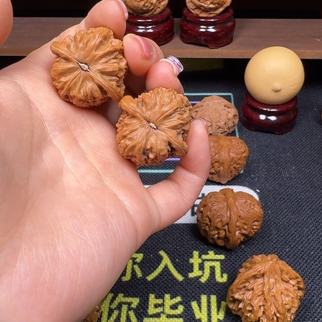 文玩核桃吊坠31白狮子手捻