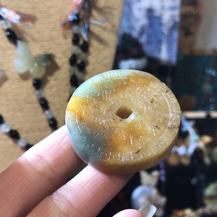 丑***乖岫玉未镶嵌岫玉挂件