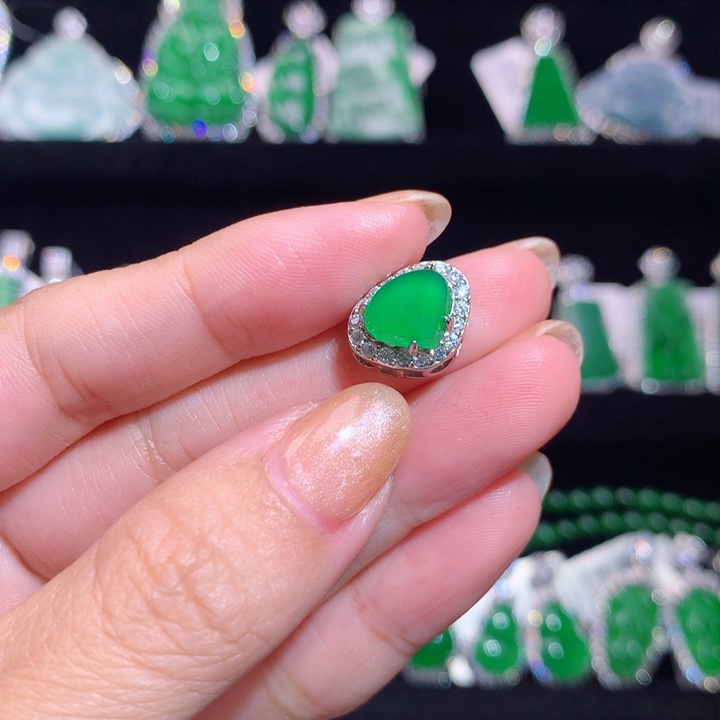 【闪购商品】颈饰银S925镶嵌翡翠天然翡翠