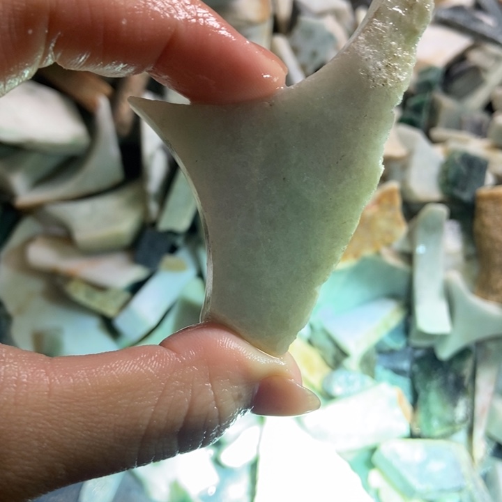 翡翠颈饰未镶嵌天然翡翠