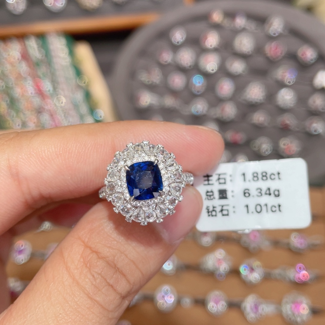 蓝宝石戒指18K金镶嵌1.88ct 皇家蓝