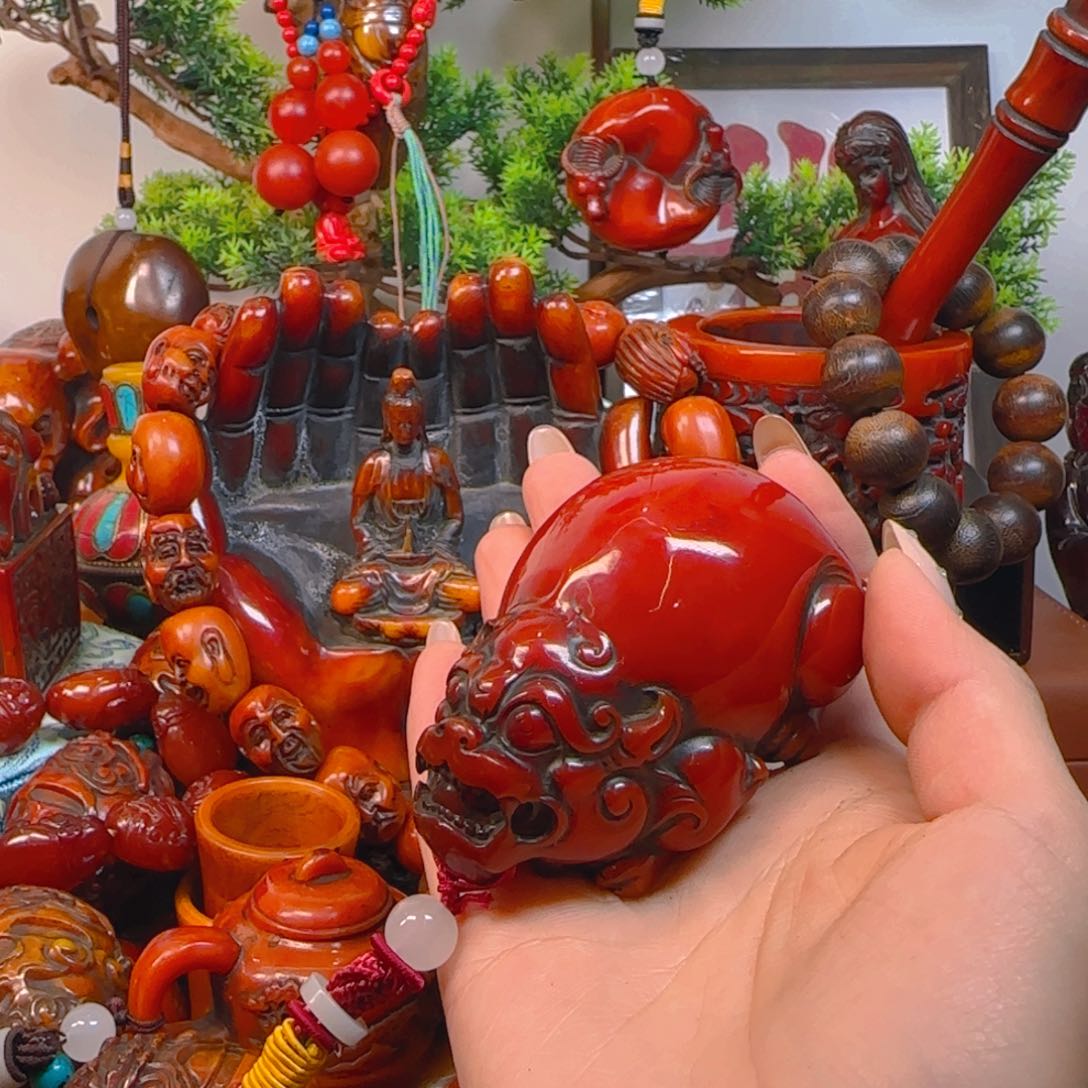 琥珀裸石未镶嵌貔貅