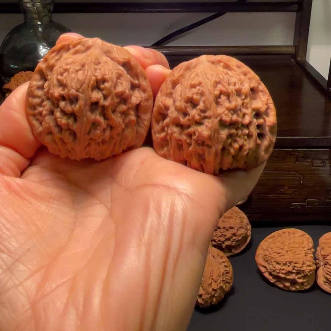 大***队桃核吊坠拉丝纹球疆