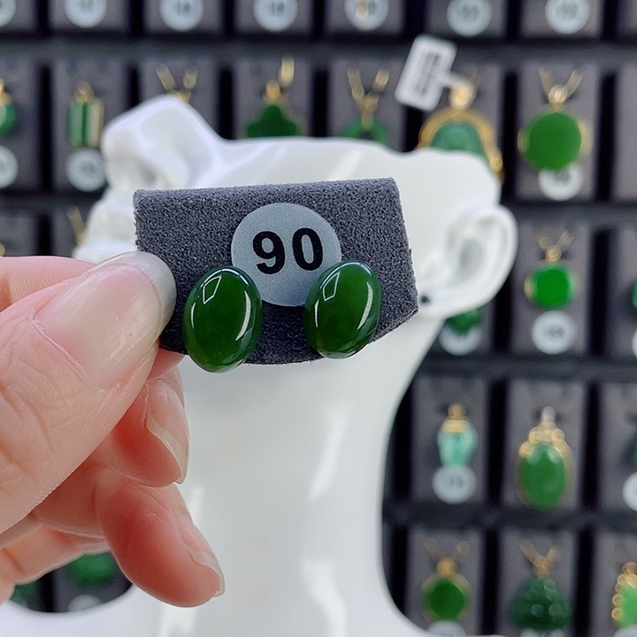 18K金镶嵌和田玉耳饰