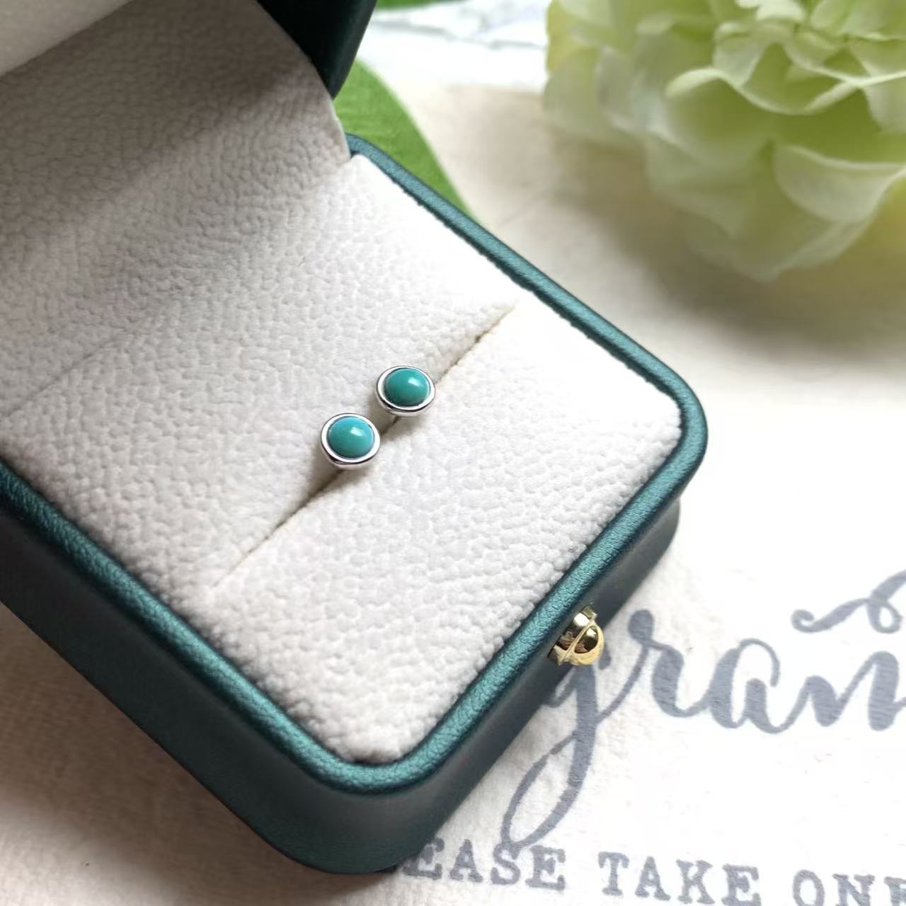 【珠宝厂长】约4mm绿松石圆形耳钉(S925银镶嵌）