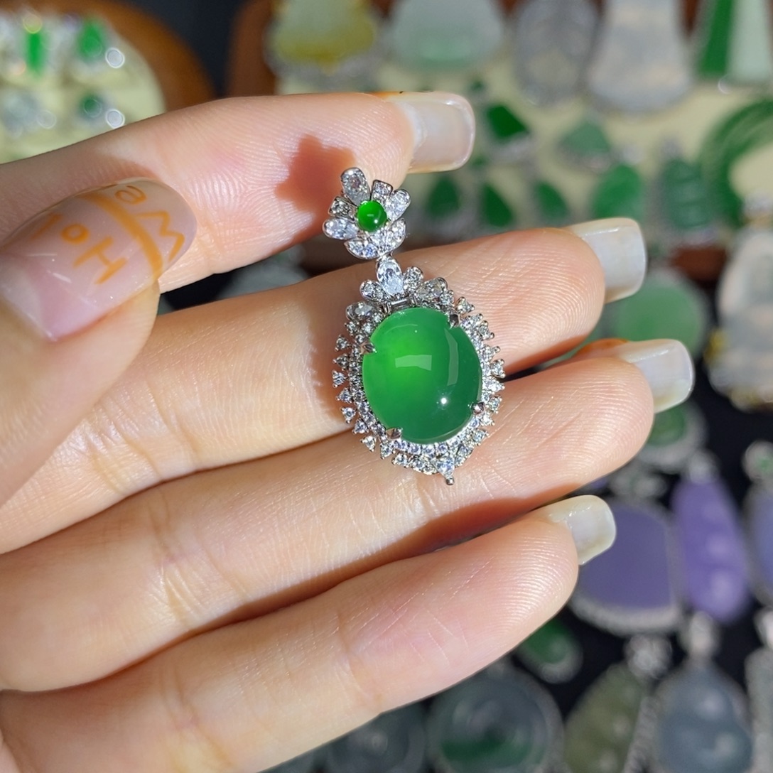 翡翠未镶嵌颈饰A货翡翠