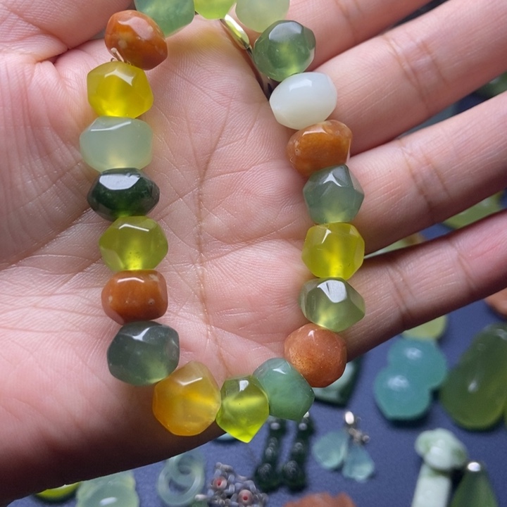 蛇纹石玉手串未镶嵌浩***?