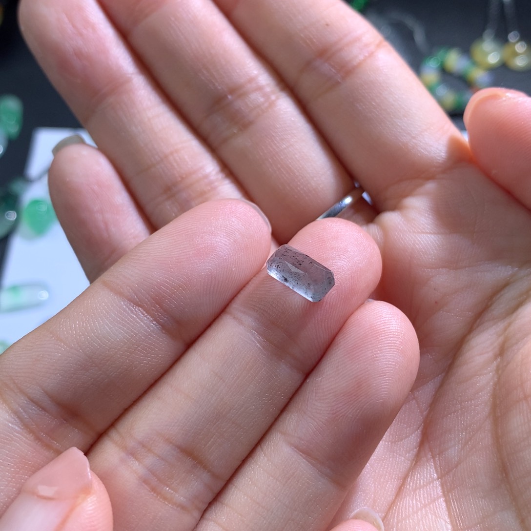 翡翠颈饰未镶嵌马鞍