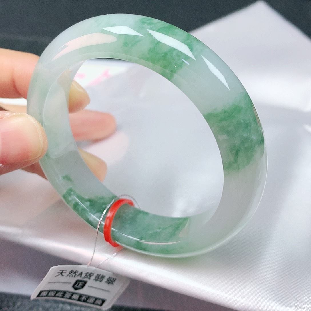 翡翠手镯未镶嵌52圈