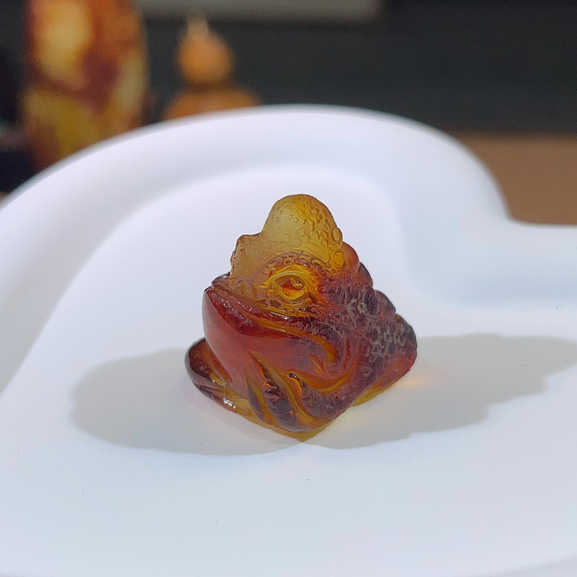 金蝉-蜜蜡俏色雕刻