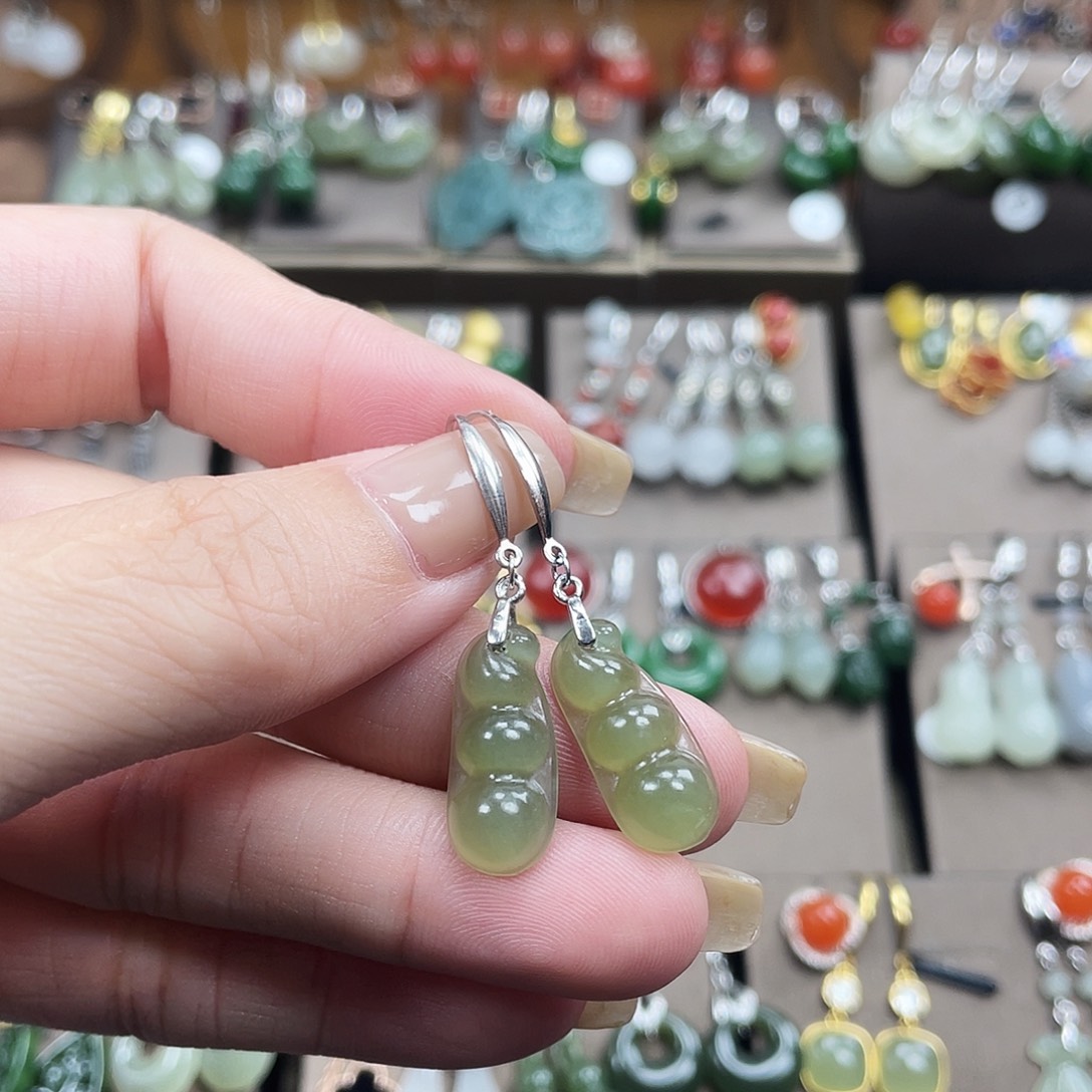 和田玉银S925镶嵌耳饰四季豆